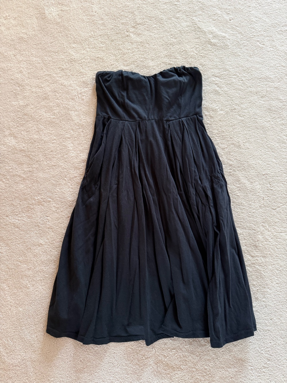 Black Women's Strapless Pleated Midi Dress